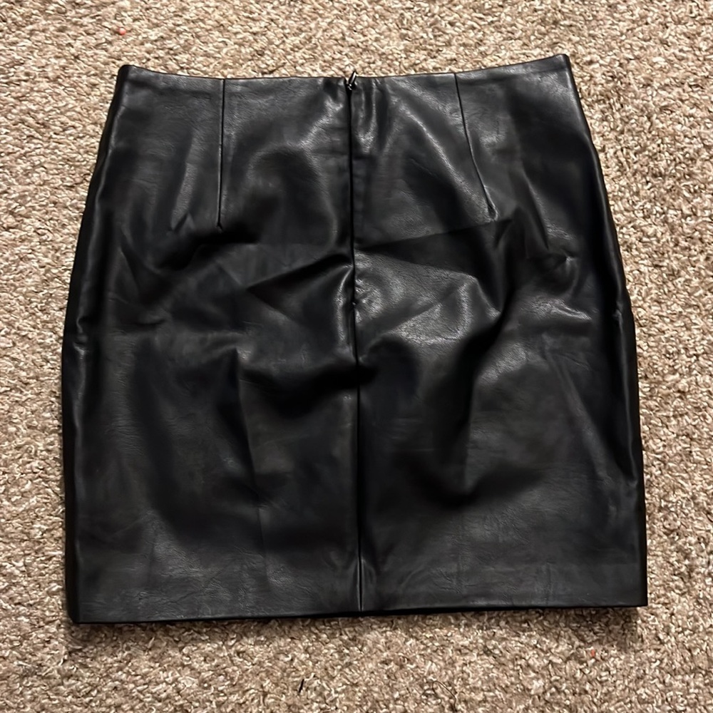 Studded black leather skirt - Picture 5 of 6